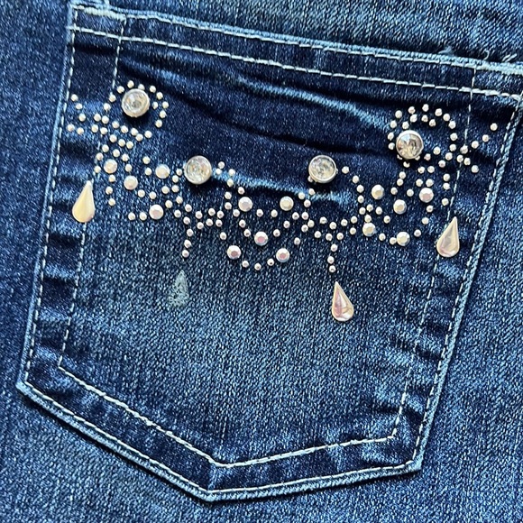 Dark wash jeans with embellished pockets - Picture 5 of 10
